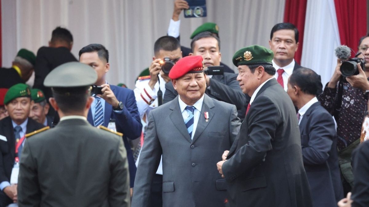 VIDEO: Menhan Prabowo Cium Tangan Dua Perempuan Istri Jenderal TNI Legenda Kopassus