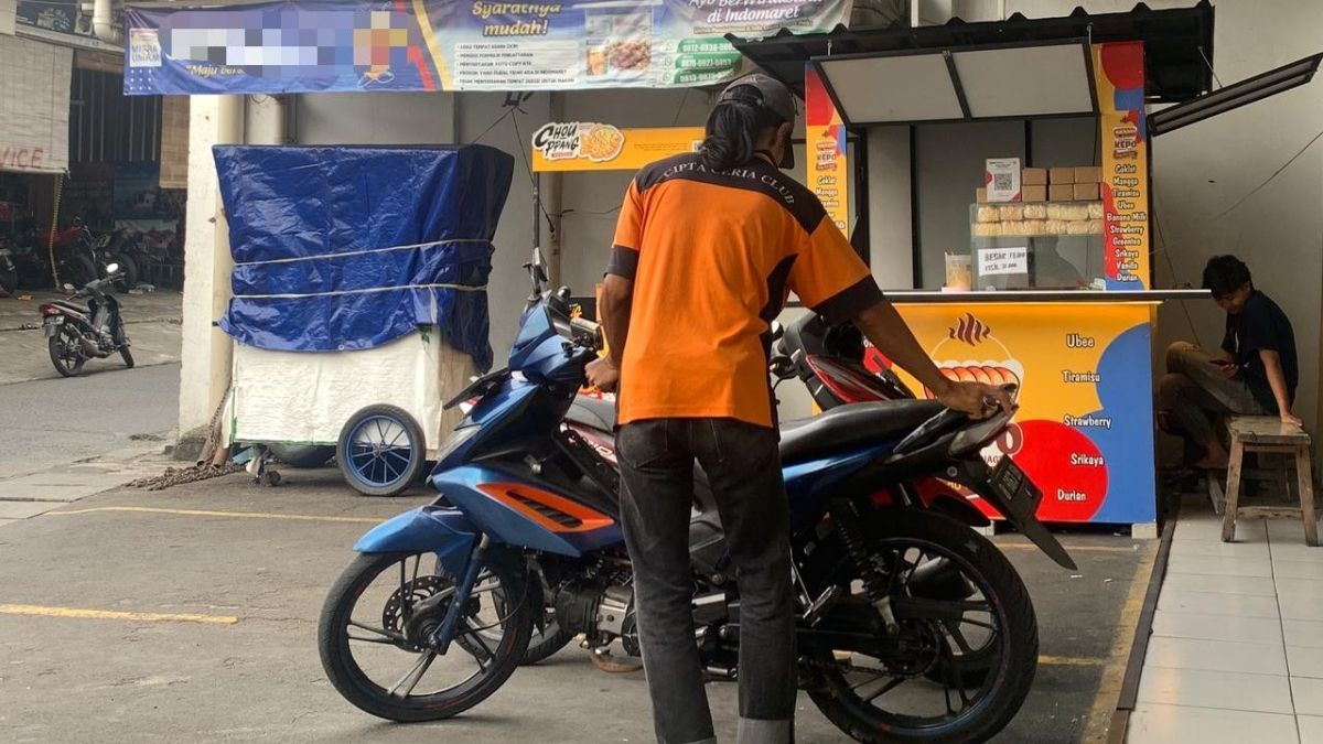 Blak-blakan Juru Parkir Mini Market soal Setoran dan Campur Tangan Pemilik Tanah