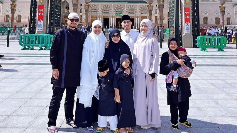 Potret Kahiyang Ayu Tampil Berhijab saat Umrah di Tanah Suci, Bikin Pangling