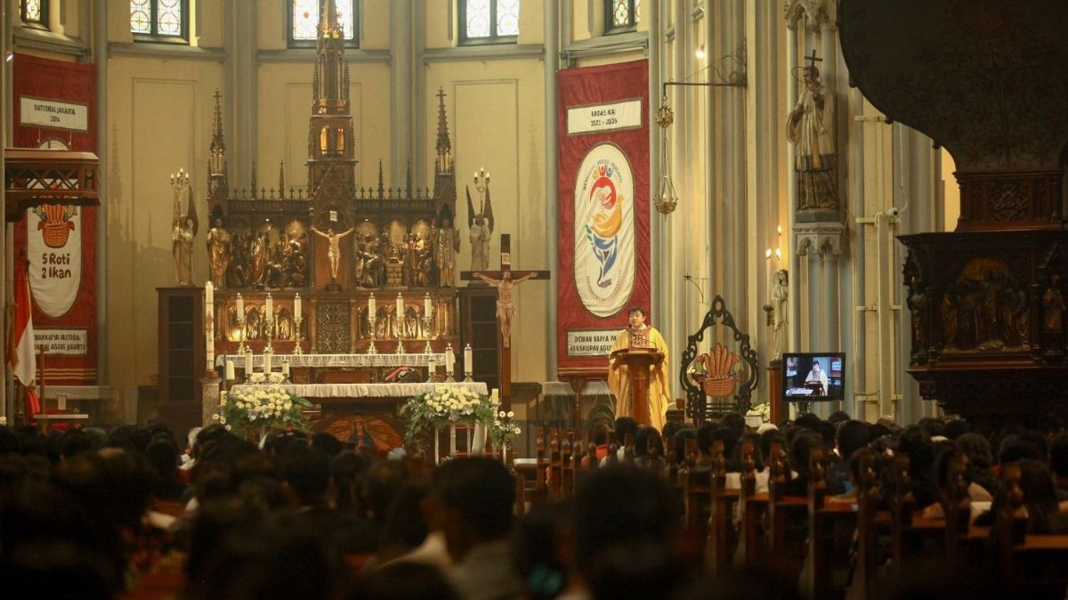 FOTO: Misa Kenaikan Yesus Kristus di Gereja Katedral Jakarta Berlangsung Khidmat