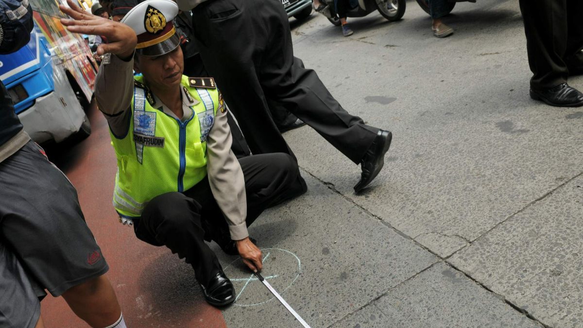 Setelah Porsche Tabrak Kantor Polisi, Giliran Mercedes Benz G-Class Seruduk Motor dan 2 Mobil di Medan