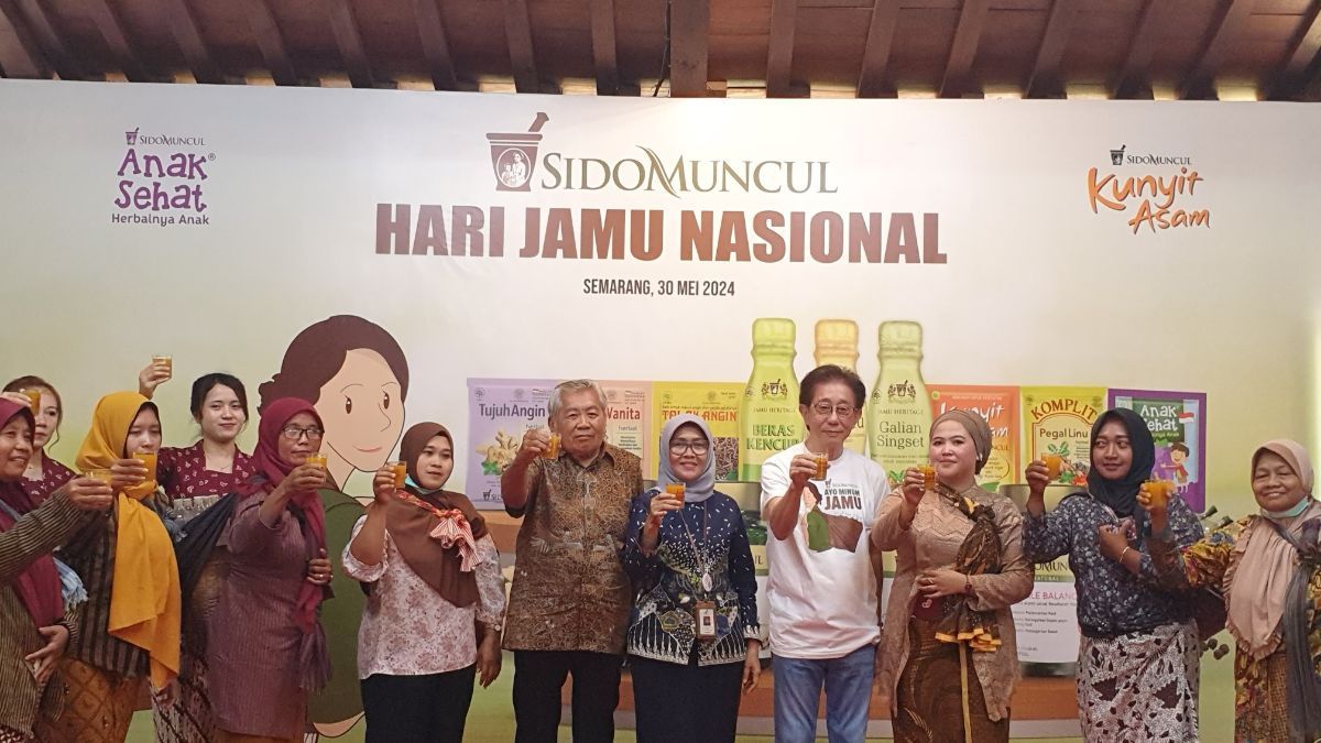 Sido Muncul Rayakan Hari Jamu Nasional 2024 Bersama 100 Pedagang Jamu di Semarang