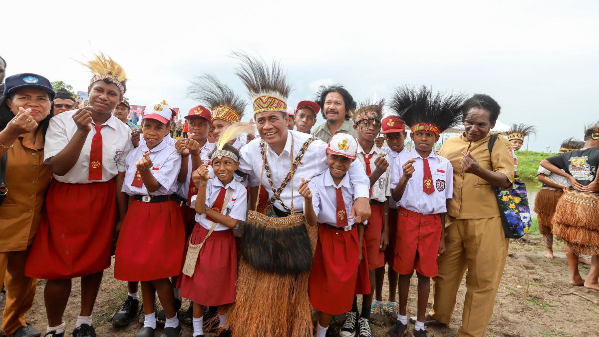 Mentan Amran Pimpin Upacara Hari Lahir Pancasila di Merauke