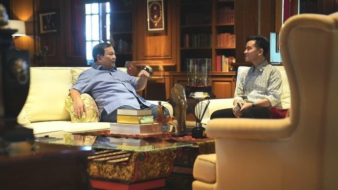 VIDEO: Mengintip Gaya Prabowo & Gibran Bicara Empat Mata, Santai Ditemani Kopi Hambalang