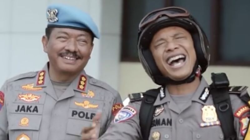 Tukang Parkir Tak Berani Minta uang ke Kombes Usai Bantu Bersihkan Jok Motor, saat Dikasih Malah Ngelunjak