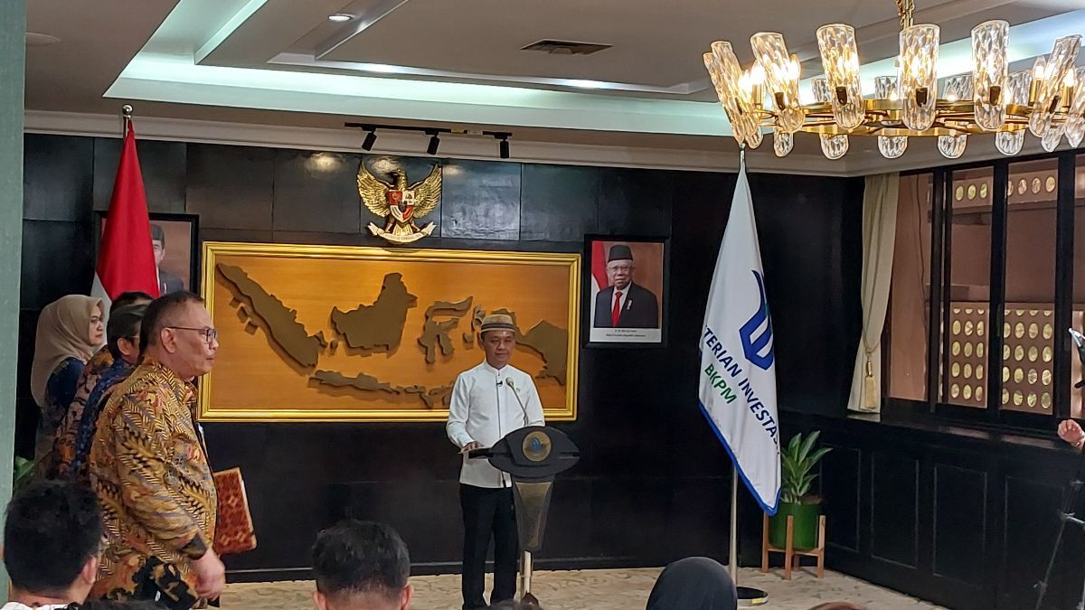 VIDEO: Bahlil Ngegas Gebrak Podium Dicecar Media Asing Soal Beri Izin Ormas Kelola Tambang