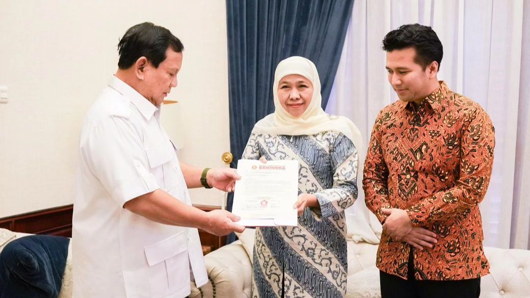 VIDEO: Khofifah Didukung Gerindra Pilkada Jatim, Momen Unik Grogi di Sebelah Prabowo