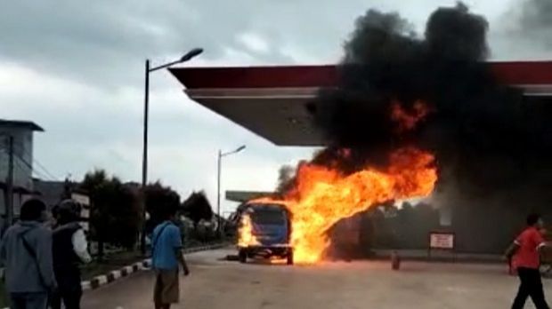 Jangan Anggap Remeh 5 Penyebab Mobil Terbakar saat Mengisi Bensin di SPBU.