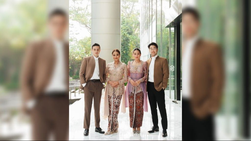 Cantik! Gaya Maudy Ayunda Tampil Mengenakan Busana Kebaya saat Hadir di Acara Pernikahan, Tampil Serasi Bersama Jesse Choi