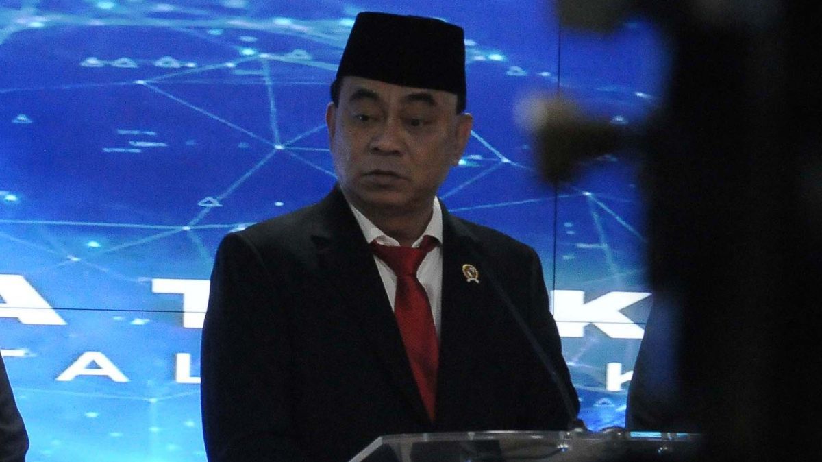 VIDEO: Menkominfo Mendadak Dibisiki Bahas Judi Online & Pencucian Uang, Diingatkan Tertutup