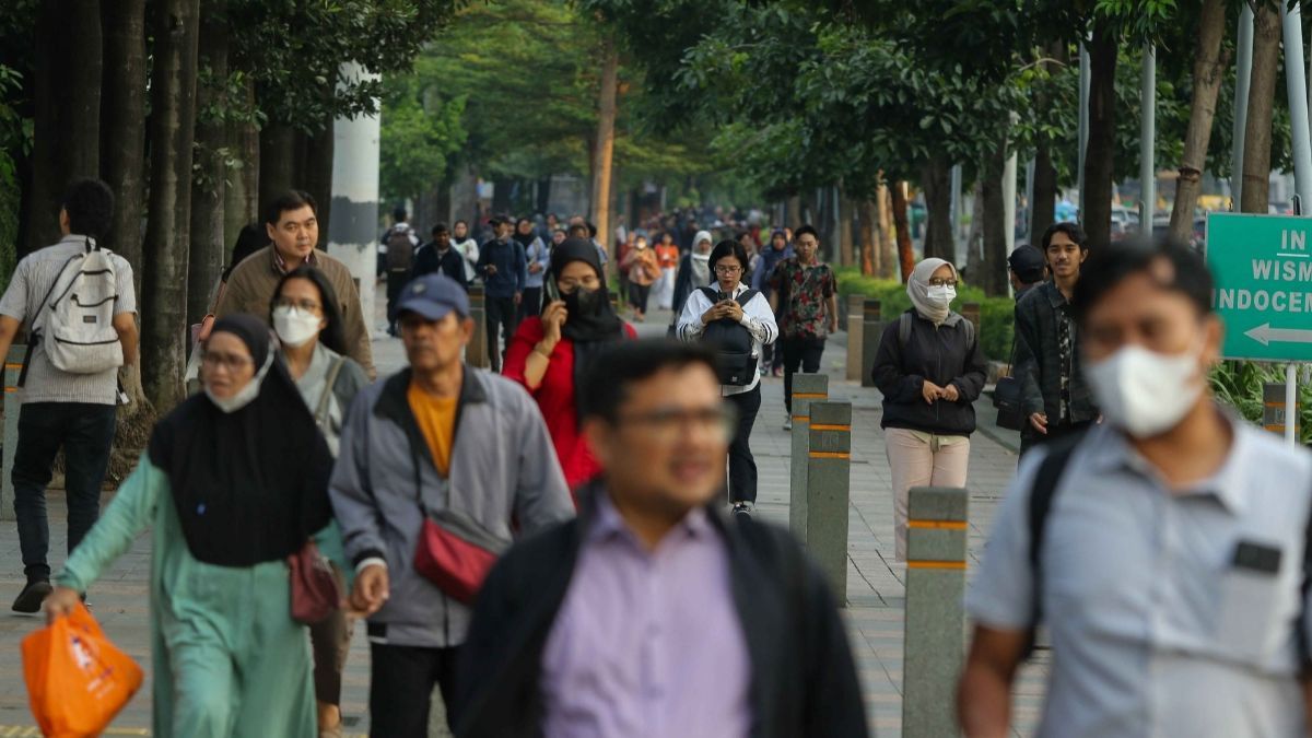 FOTO: Pemprov DKI Jakarta Ajak Warga Ikuti Tantangan 7.500 Langkah per Hari dan Gunakan Transportasi Umum Selama 14 Hari