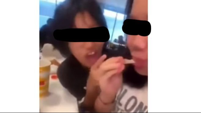 Viral Remaja Sedang Makan di Restoran Cepat Saji Sambil Hina Anak Palestina, Ini Klarifikasi Pihak Sekolah