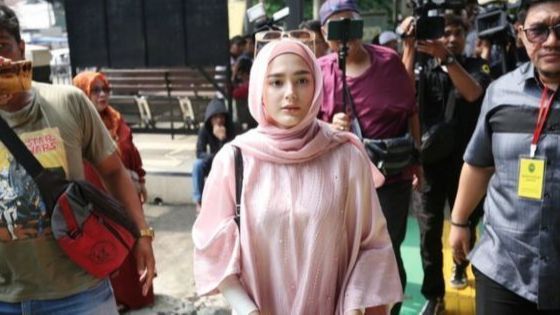 Rumah Tangga di Ujung Tanduk, 8 Foto Yasmine Ow Akui Masih Sayang Aditya Zoni