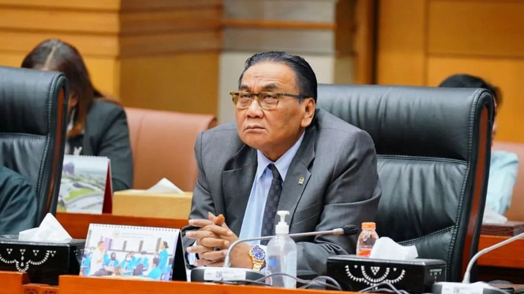 VIDEO: Bambang Pacul Cerita 'Raksasa' DPR Tumbang di 2024, Trimedya PDIP Sampai Nangis