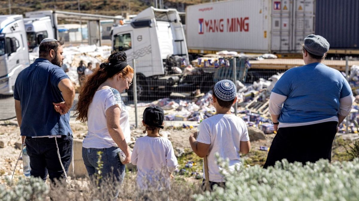 Video Warga Israel Ramai Dirikan Pos Pemeriksaan Ilegal, Halangi Bantuan Air & Makanan untuk Palestina