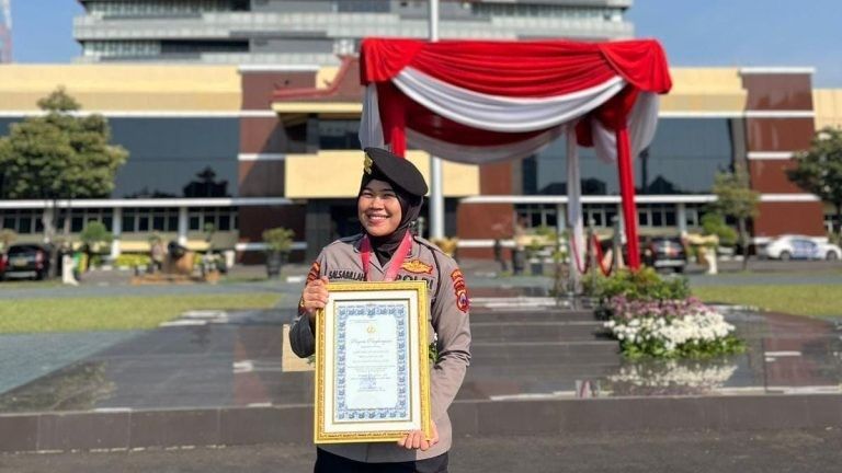 Gesit dan Lincah, Polwan Cantik asal Polresta Sidoarjo Bripda Gaby Dara Ayu Sabet Juara Karate Internasional