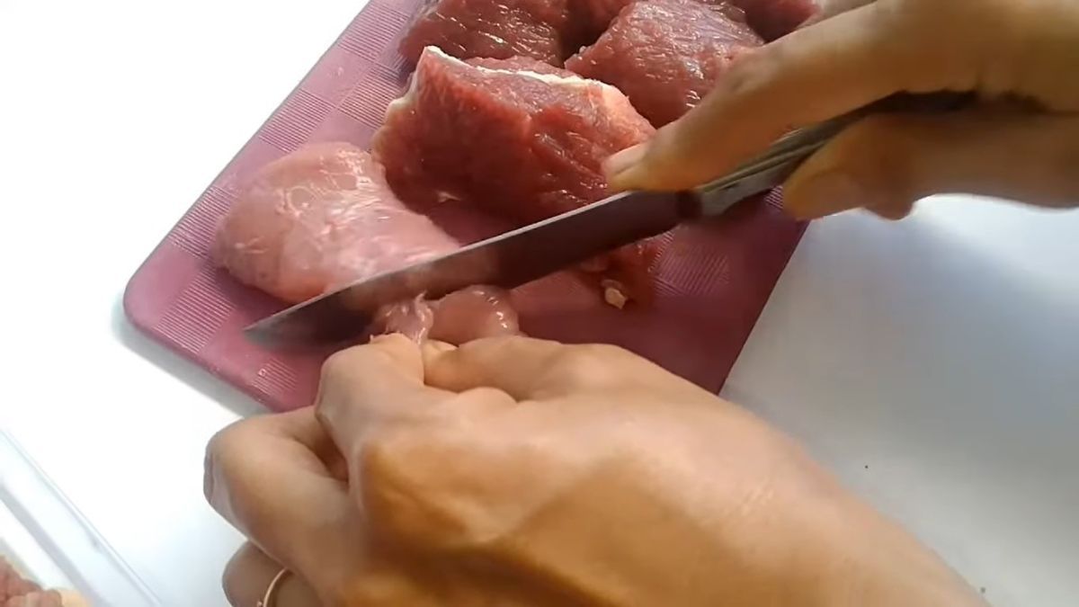 Tanpa Ditambah Bumbu Dapur, Ini Teknik Khusus Potong Daging Sapi Biar Gampang Empuk dan Cepat Matang