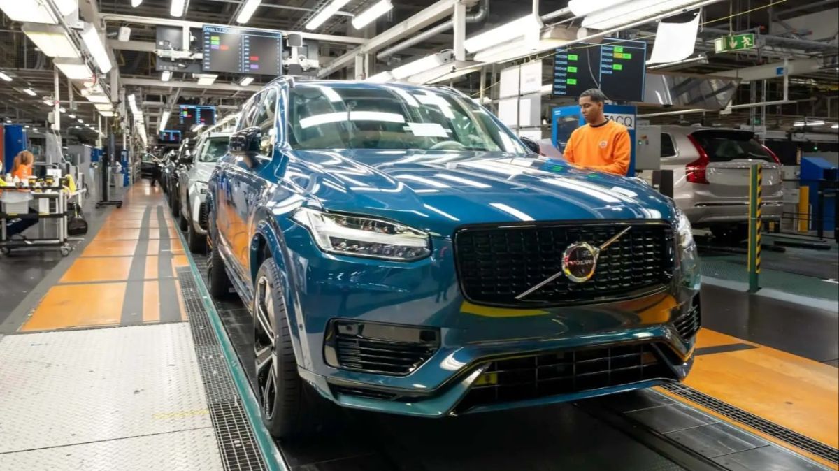 Volvo memindahkan produksi mobil listrik ke Belgia untuk menghindari tarif impor dari China.