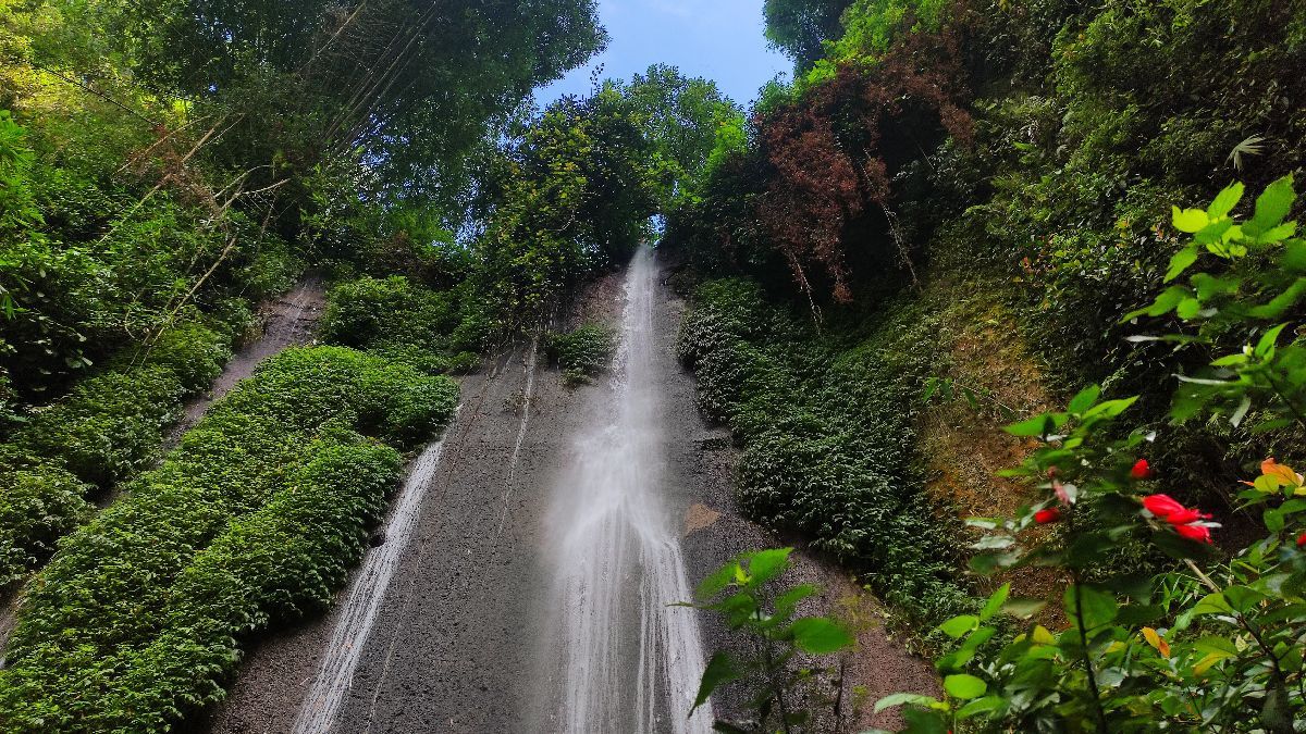 Indahnya Curug Anom Natural Hills Lembang yang Bentuknya Anti Mainstream, Mandi di Sini Konon Bisa Datangkan Jodoh