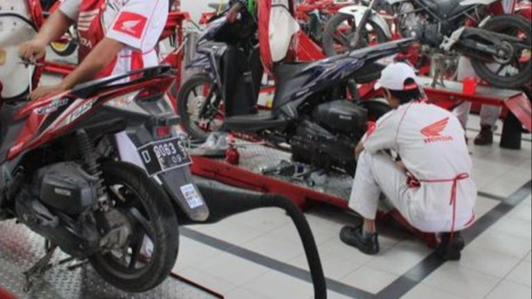 Motor tanpa kick starter memiliki keunggulan dalam efisiensi konsumsi bahan bakar.