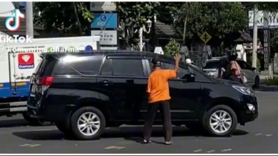 Kisah Haru Pak Aris, Pak Ogah di Yogyakarta yang Hidup Sebatang Kara dengan Keterbatasan Tubuh