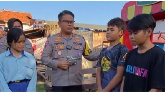 Menyamar Jadi Pria demi Bisa Bekerja sebagai Kuli, Momen Sopiah Dapat Bantuan dari Kapolres Indramayu Ini Viral