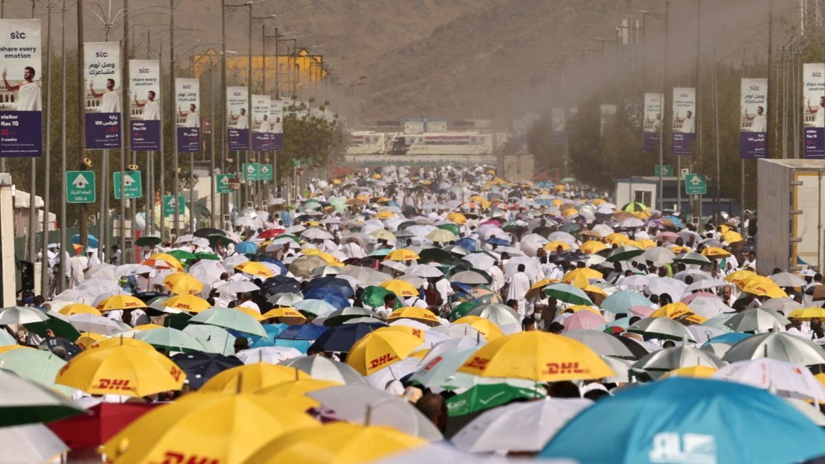 FOTO: Pantauan Terkini Wukuf di Padang Arafah, Jemaah Haji Hadapi Panas Terik Matahari