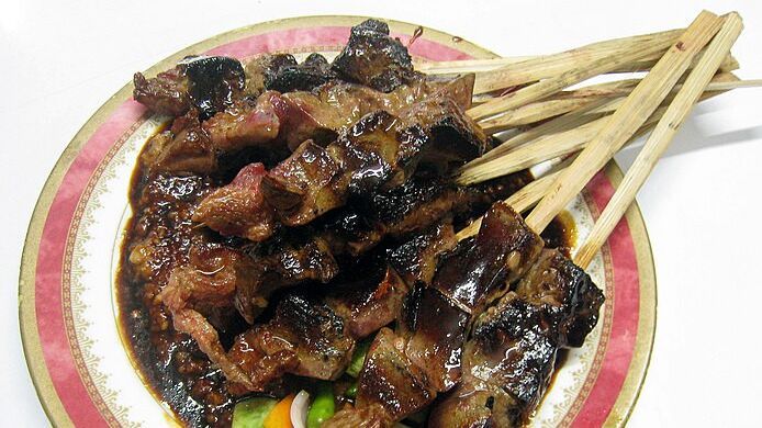 Cocok Buat Sate, Ini Cara Mudah Masak Daging Kambing Lembut Tanpa Direbus