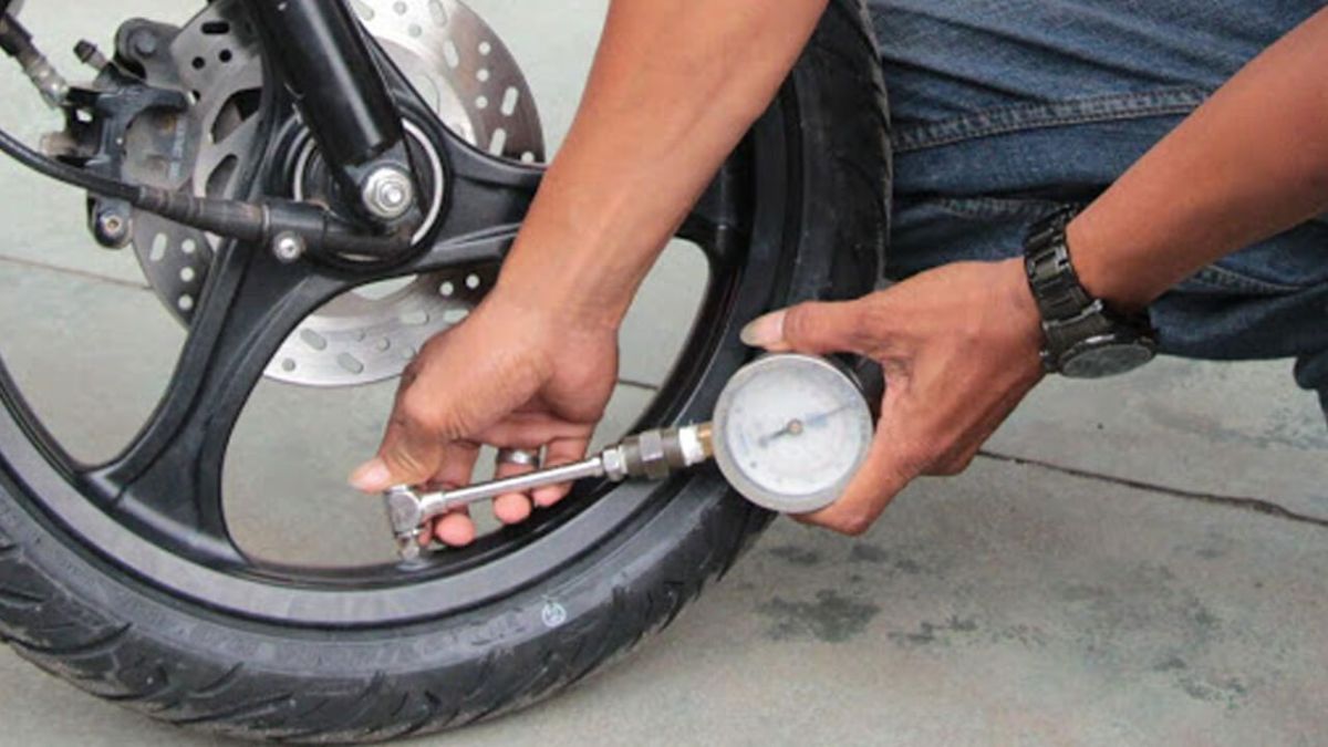 Perhatikan Ancaman Mengemudi Motor dengan Ban Kurang Angin