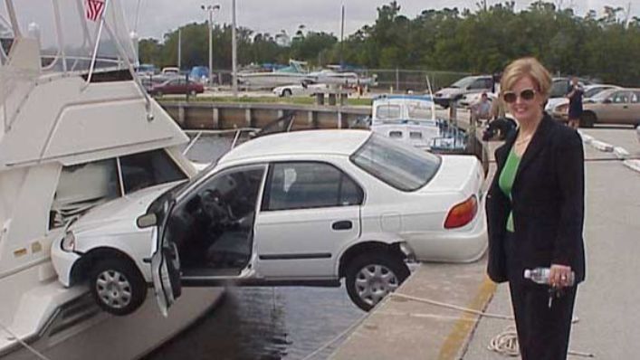 10 Potret Kelakuan Cewek saat Parkir Mobil, Malah Berujung Apes Bikin Orang Lain Melongo