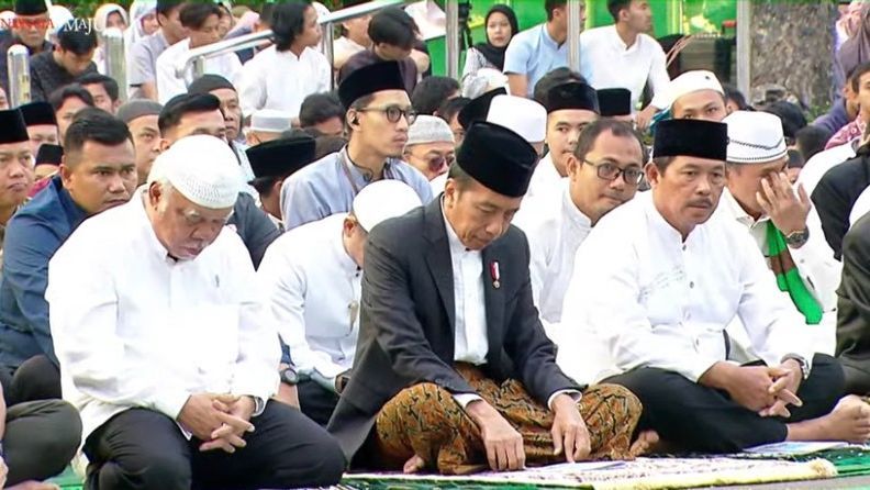 Jokowi Tinjau Pembangunan Tanggul di Tombok Loro: 30 Tahun Minimal Bisa Menahan Rob