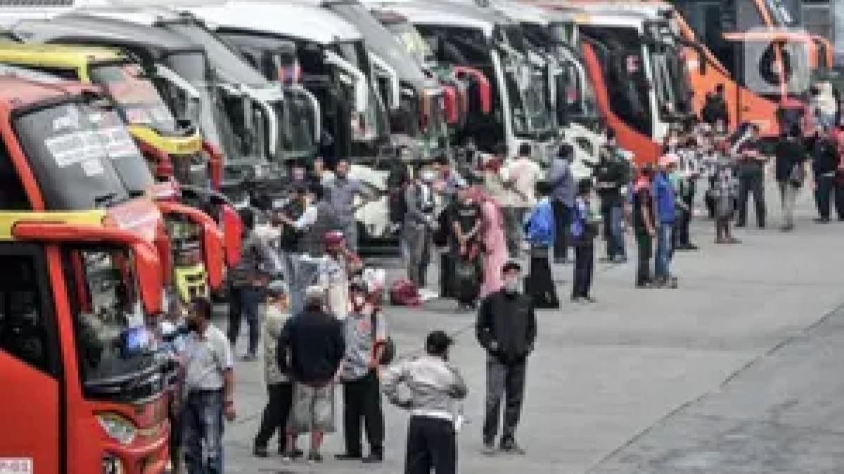 Potret Barisan Rapih Bus PO Dengan Armada Paling Populer di Indonesia.