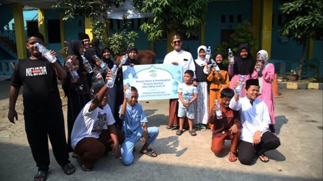 Rayakan Iduladha, Le Minerale Berbagi Hewan Kurban di Pesantren Jakarta Timur