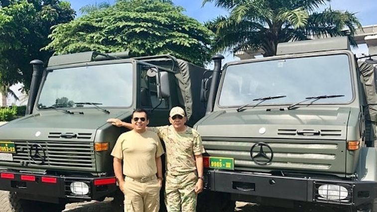 Pejabat Kemenkumham dan Sjafrie Sahabat Prabowo Foto Bareng, Mirip Dikira Adik Kakak