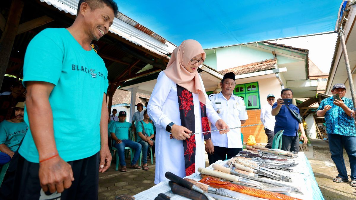 Upaya Pandai Besi Banyuwangi Bersaing dengan Produk Pabrikan, Jaga Kualitas Dikirim Luar Kota