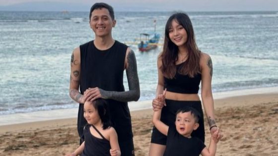 Dulu Tidak Mau Diajak Liburan, 8 Foto Keseruan Liburan Keluarga Bimo Picky Picks dan Irene Agustine di Bali!