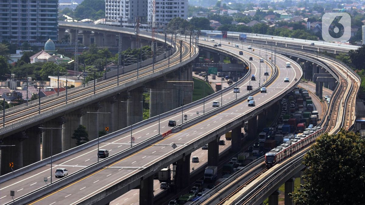 Viral Pemotor Tak Pakai Helm Lawan Arah Melaju Kencang di Jalan Layang MBZ, Ini Penjelasan Polisi