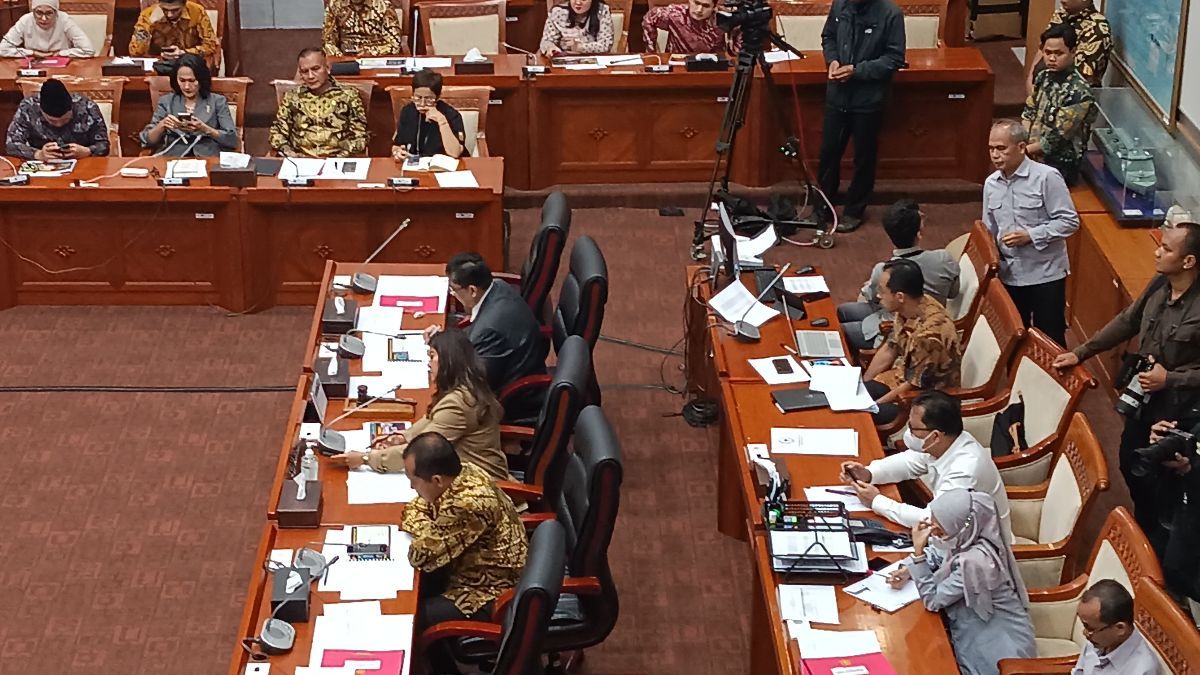 VIDEO: Panas Rapat Komisi X! Kubu Prabowo Bahas UKT Naik dan Dosa 