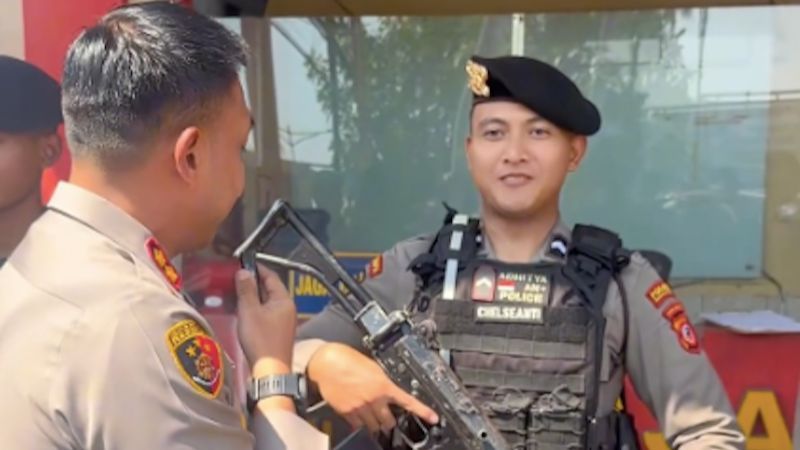 Kapolres Majalengka AKBP Indra Novianto Melongo Melihat Nama Pacar Anggotanya Ditempel di Rompi