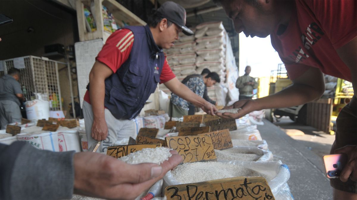 FOTO: Imbas Produksi Rendah, Harga Beras Terus Melambung