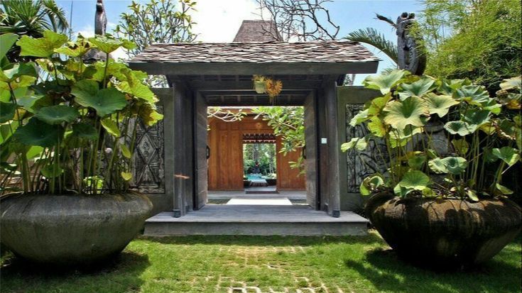 7 Ide Desain Taman Bali di Rumah yang Unik, Cantik, dan Estetik