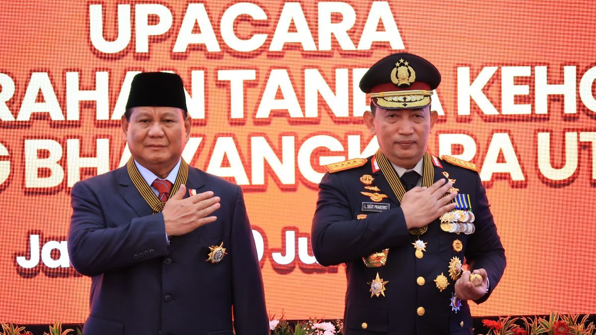 Diakhiri Salam Presisi, Potret Prabowo Subianto Dapat Kehormatan Bintang Bhayangkara Utama Polri dari Kapolri