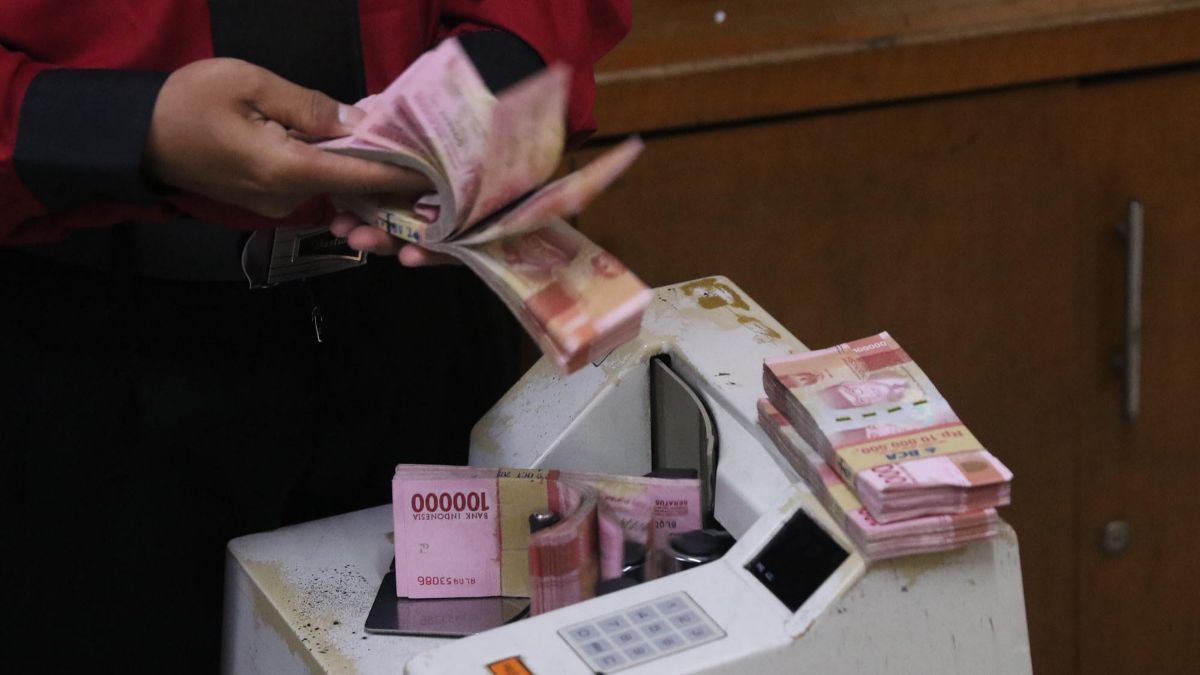 Nilai Tukar Rupiah Diprediksi Melemah ke Level Rp16.500 per USD di Perdagangan Hari Ini