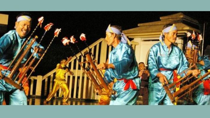 Serunya Pertunjukan Angklung Caruk Banyuwangi, Lomba Curi Perhatian Tampilkan Lagu dan Tarian Meriah