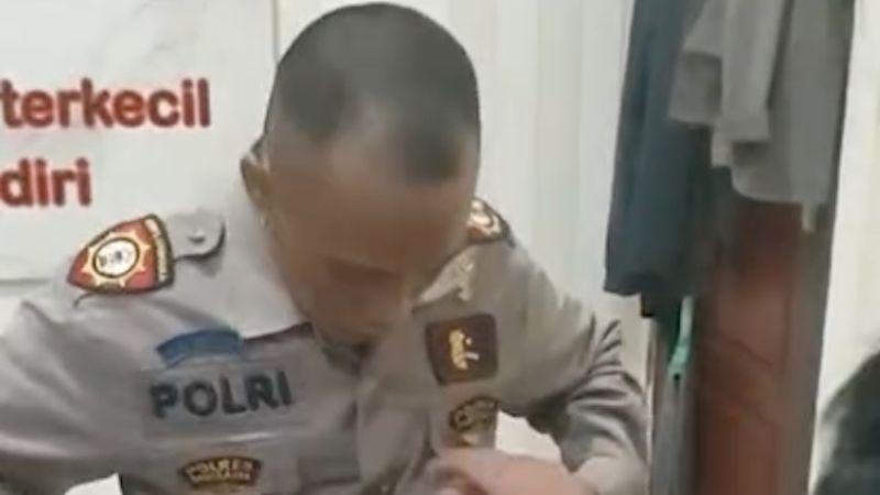 Ngaku Pangkat Jenderal Ternyata Bodong, Pria ini Tak Berkutik Diperiksa Polisi Asli Atribut di Pundak Disorot