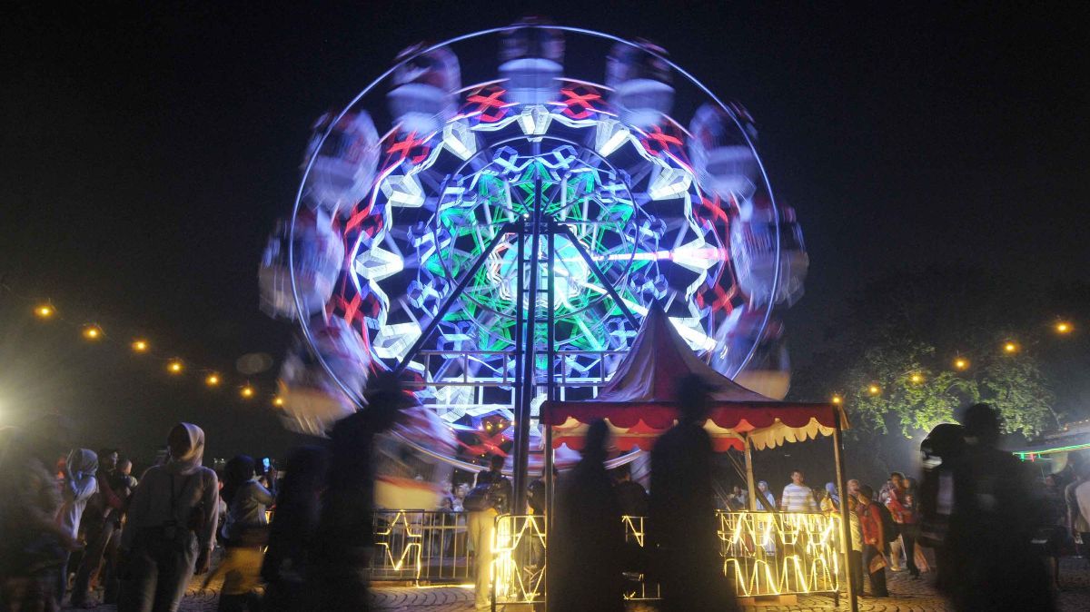 FOTO: Kemeriahan Malam Jakarta Karnaval HUT ke-497 yang Dipadati Ribuan Pengunjung