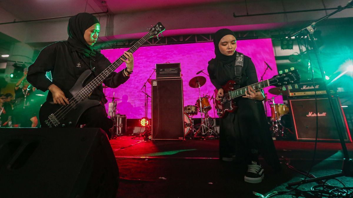 FOTO: Aksi Voice of Baceprot, Band Metal Berhijab Asal Garut Guncang Panggung Soundsfest Xperience 2024