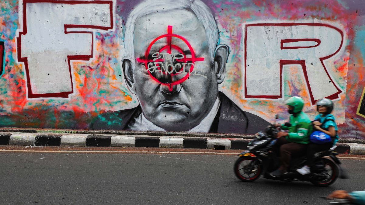 FOTO: Mural Solidaritas untuk Palestina Bermunculan di Kawasan Dukuh Atas, Wajah Benjamin Netanyahu Dibidik