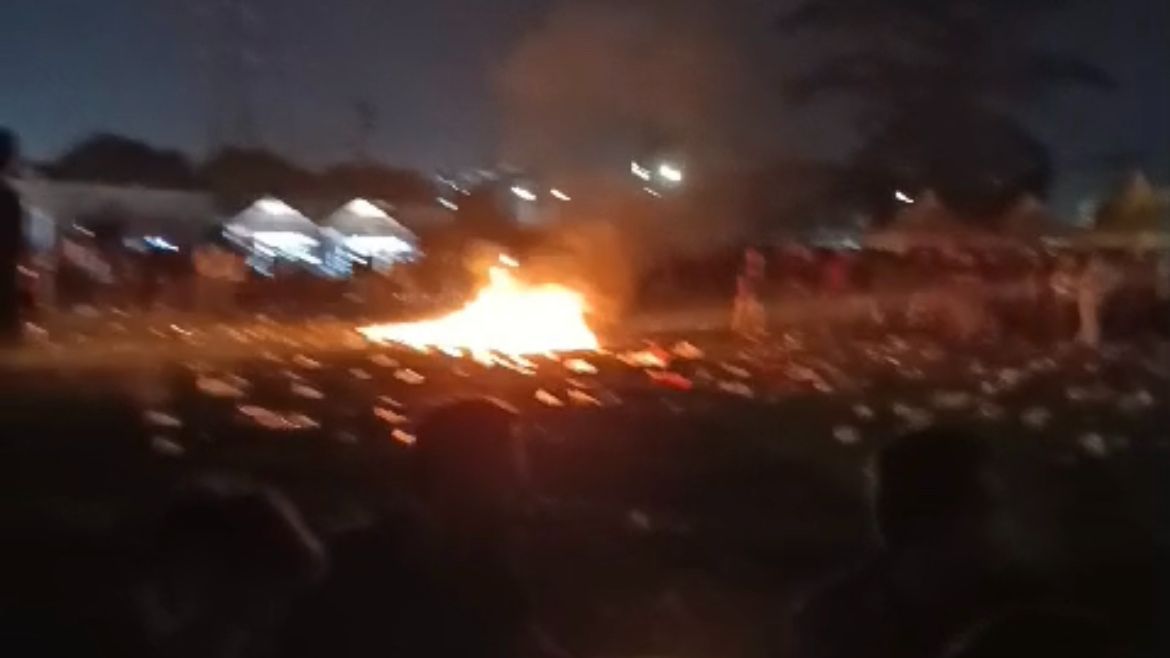 Konser Musik di Tangerang Rusuh, Penonton Bakar Panggung dan Sound