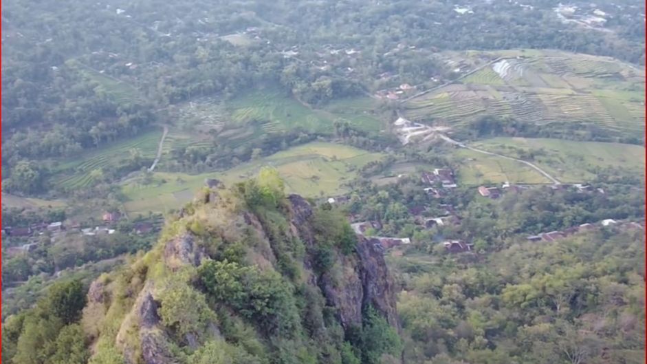 Kisah Rumah Terpencil di Puncak Gunung Blengker Wonogiri, Akses Jalan Hanya Berupa Jalan Setapak